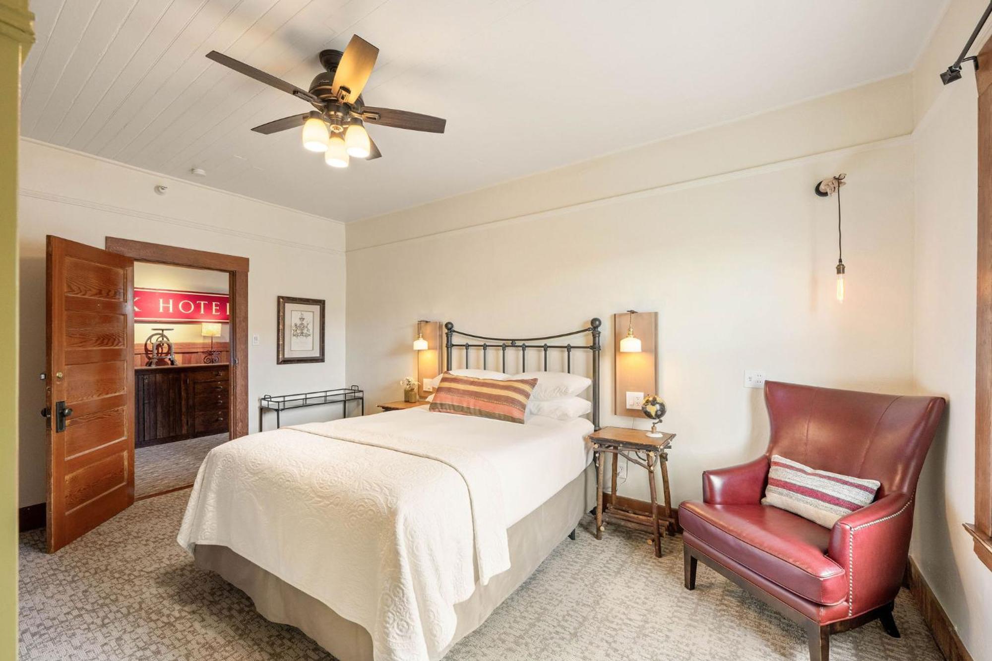 Inn Sonoma Hotel
