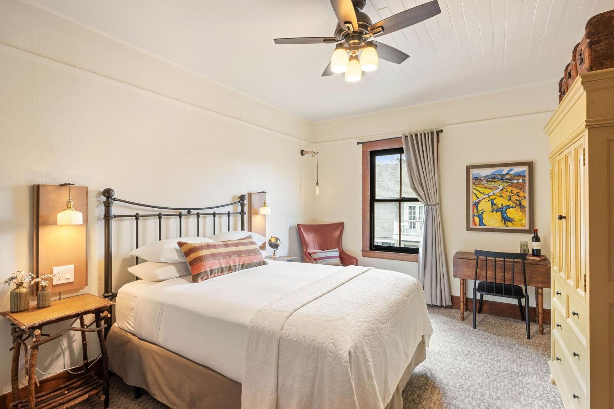 Sonoma Hotel 3*