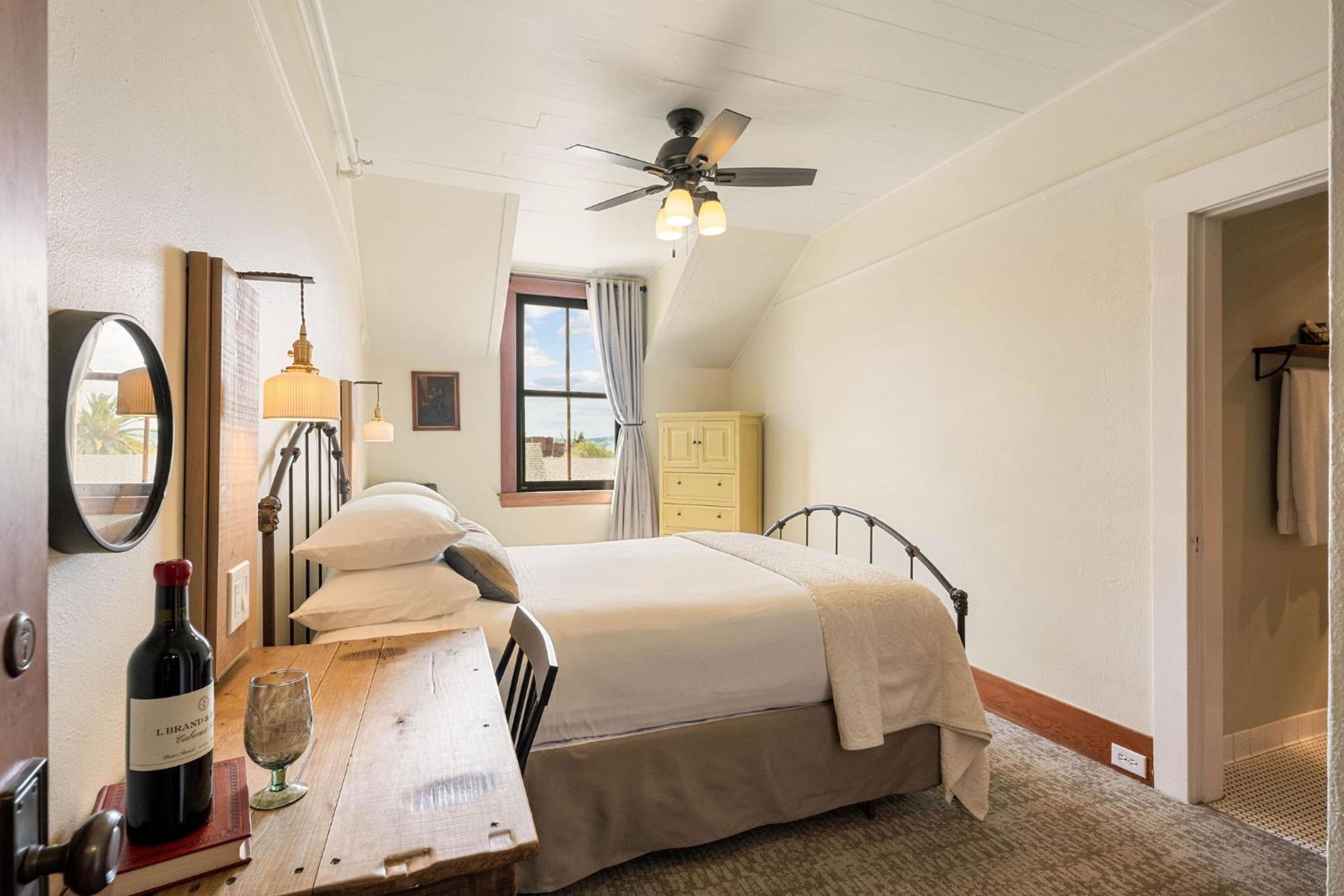 Sonoma Hotel 3*