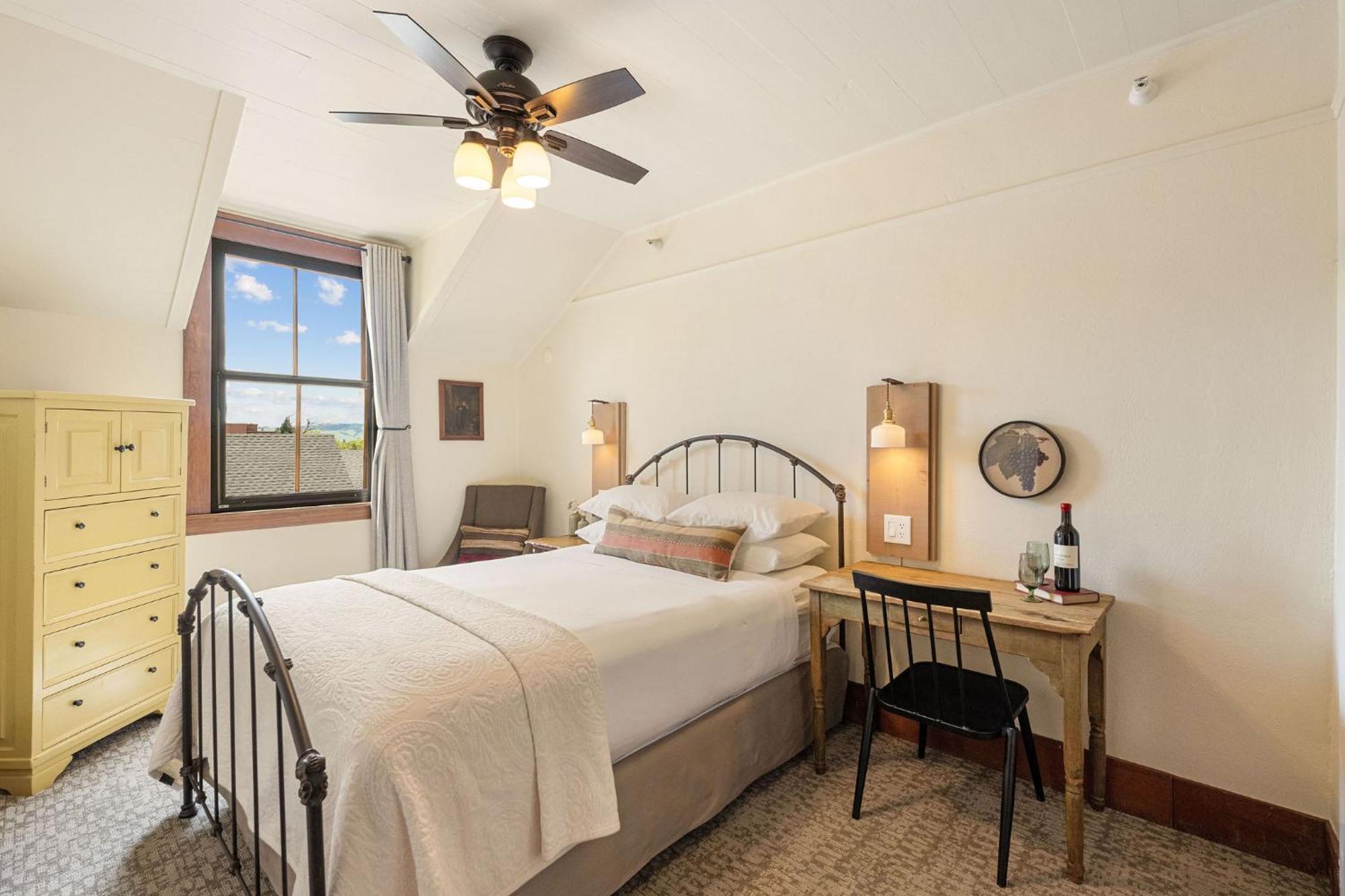 Inn Sonoma Hotel
