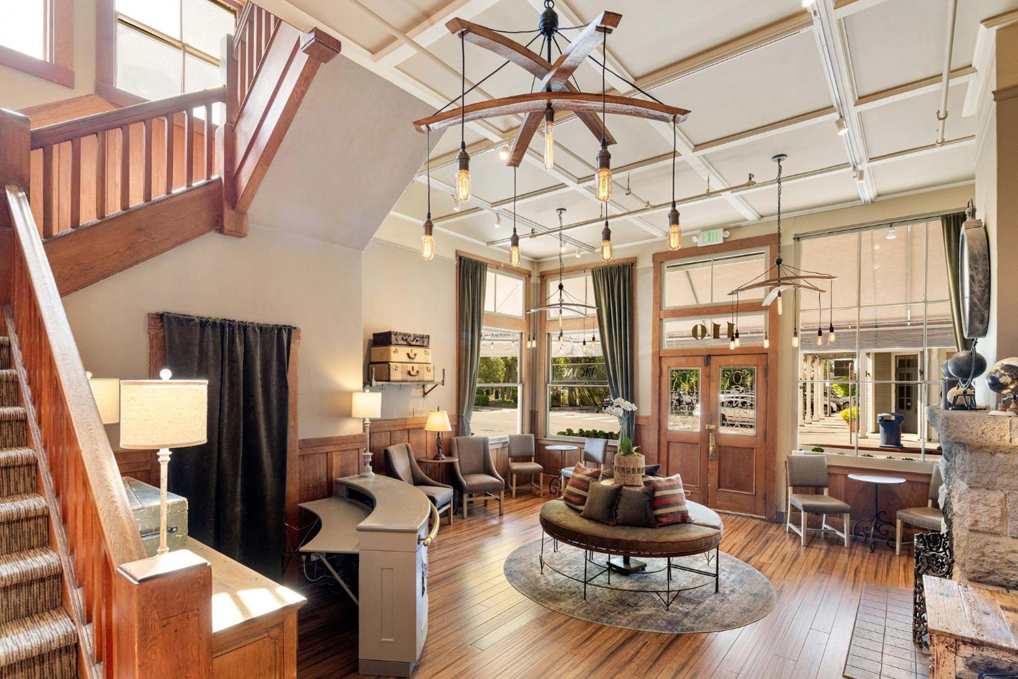 Sonoma Hotel 3*