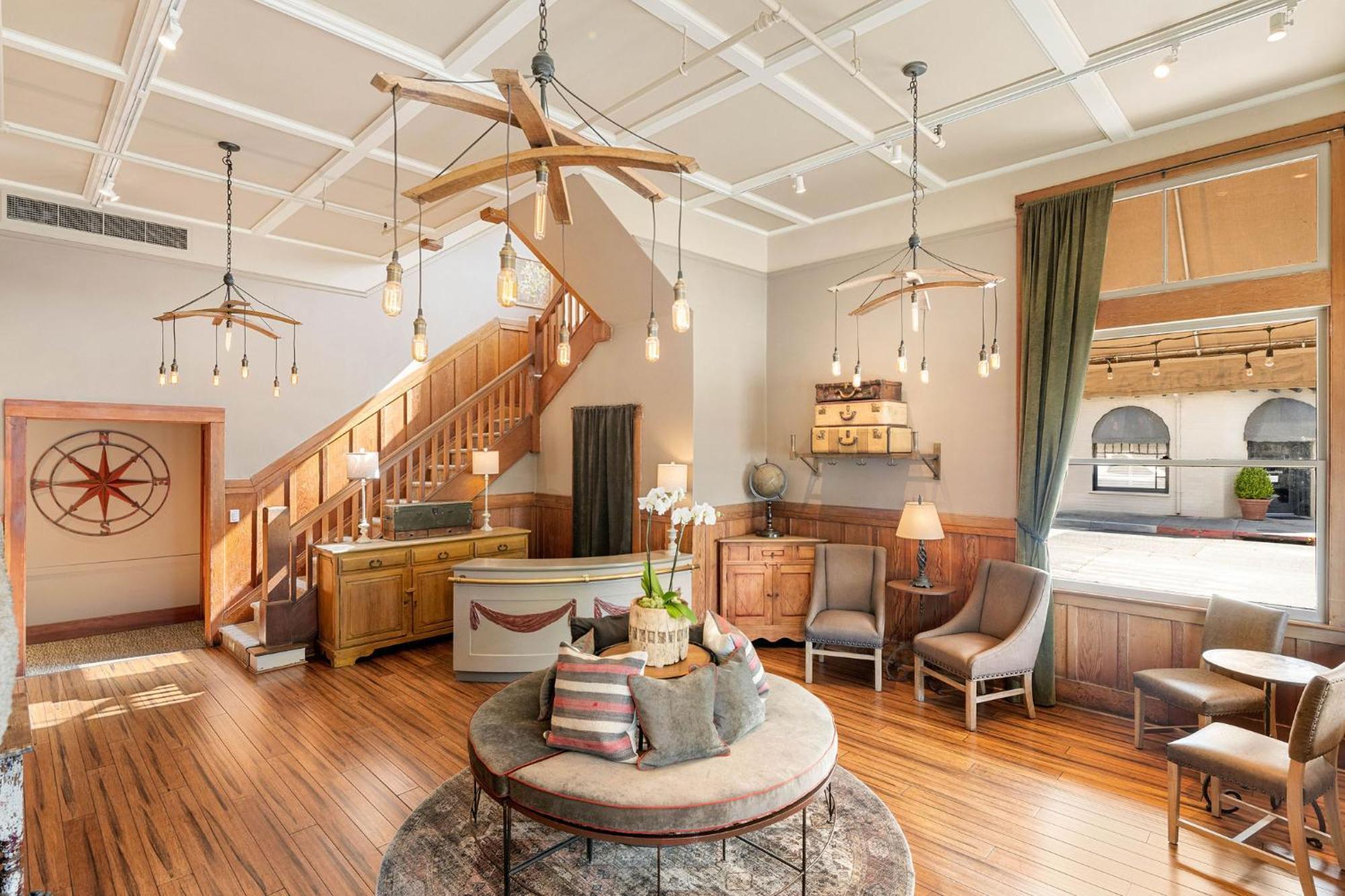 Sonoma Hotel 3*